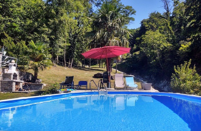 Cosy apartment for 5 guests with WIFI, pool, TV, balcony, pets allowed and parking