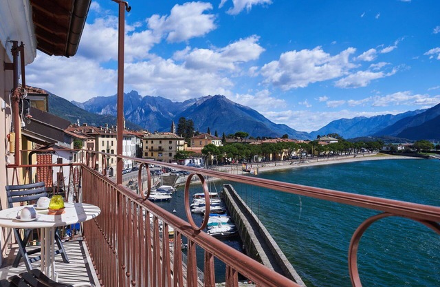 Cosy apartment for 5 people with A/C, WIFI, TV, balcony and pets allowed