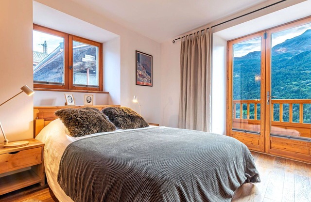 Cosy apartment for 6 guests with WIFI, TV, balcony, panoramic view and parking