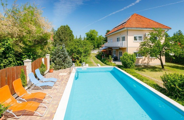 Cosy apartment for 6 guests with pool, A/C, WIFI, TV and terrace