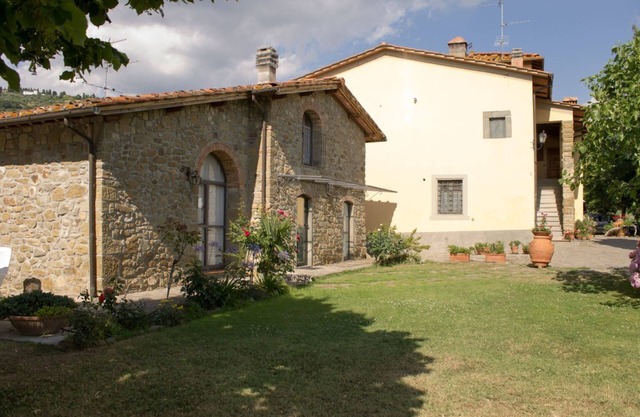 Cosy apartment for 6 guests with WIFI, pool, TV and parking