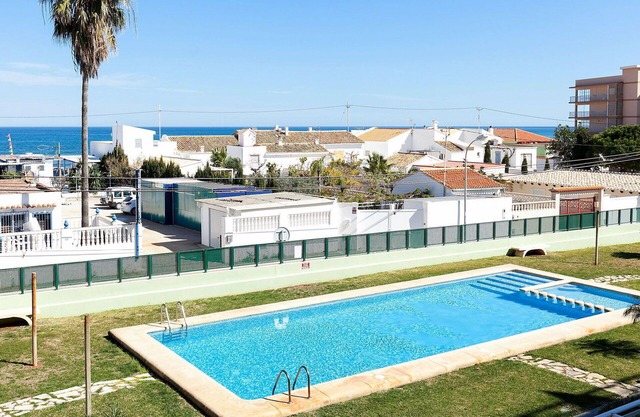 Cosy apartment for 6 people with WIFI, A/C, pool, TV and terrace