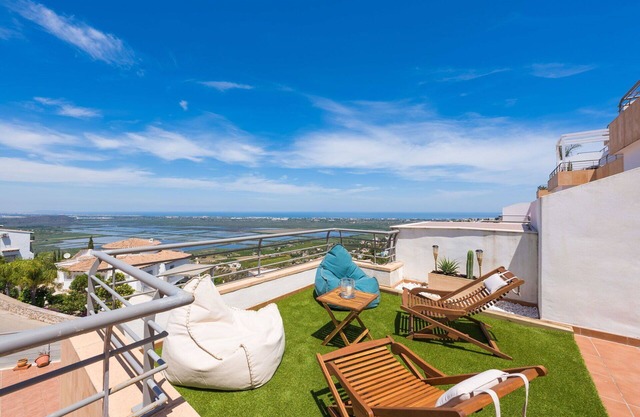 Cosy apartment for 6 people with A/C, WIFI, pool, TV, patio and pets allowed