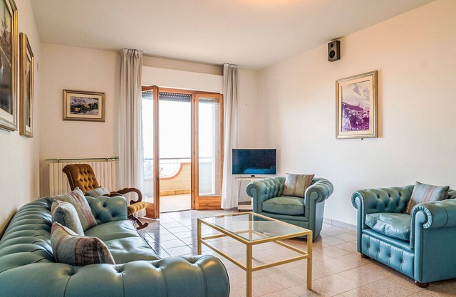 Cosy apartment for 8 guests with WIFI, patio, pets allowed and parking