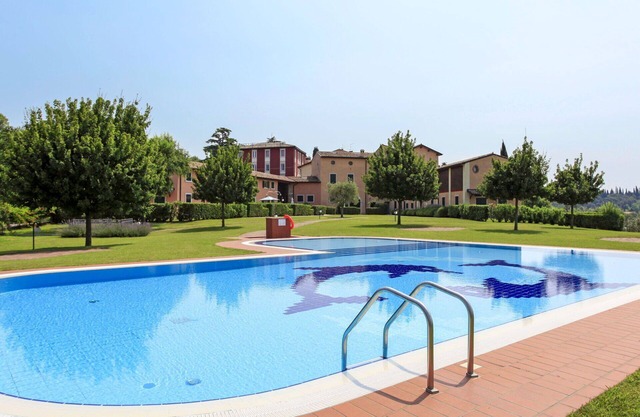 Cosy apartment for 5 guests with WIFI, pool, A/C, TV and patio