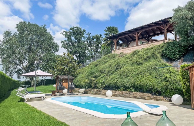 Cosy apartment for 4 guests with A/C, pool, WIFI, terrace, pets allowed, panoramic view and park.