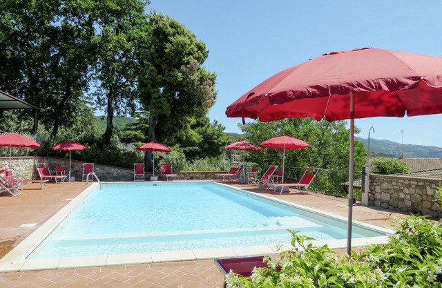 Cosy apartment for 6 guests with WIFI, pool, TV, terrace and pets allowed