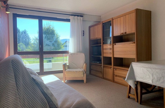 Cosy Apartment in Autrans - 6 Guests, Balcony, Near Village Center & Skiing