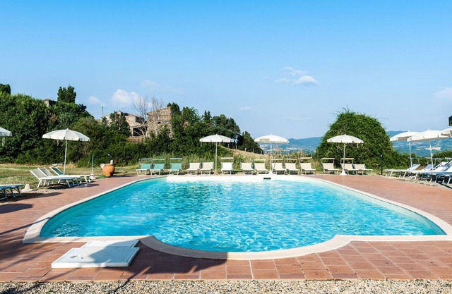Cosy apartment in villa for 4 guests with pool, WIFI, TV, patio and pets allowed