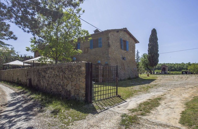 Cosy apartment in villa for 6 guests with WIFI, pool, TV, patio, pets allowed and panoramic view