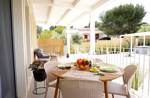 Cosy apartment in villa for 4 people with hot tub, A/C, WIFI, TV and veranda, close to Alberobello