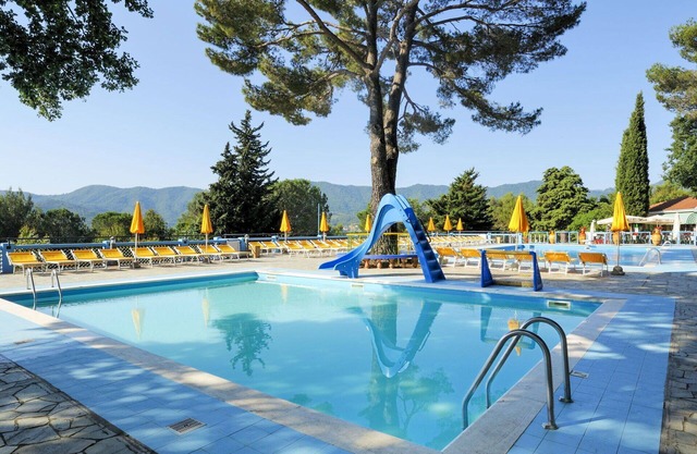 Cosy apartment in villa for 5 people with WIFI, A/C, pool, TV, patio, pets allowed and parking