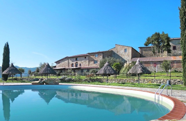 Cosy apartment in villa for 4 guests with pool, patio, pets allowed and panoramic view