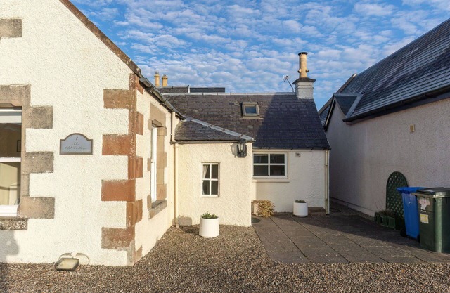 Cosy apartment in villa for 6 guests with WIFI, TV and parking