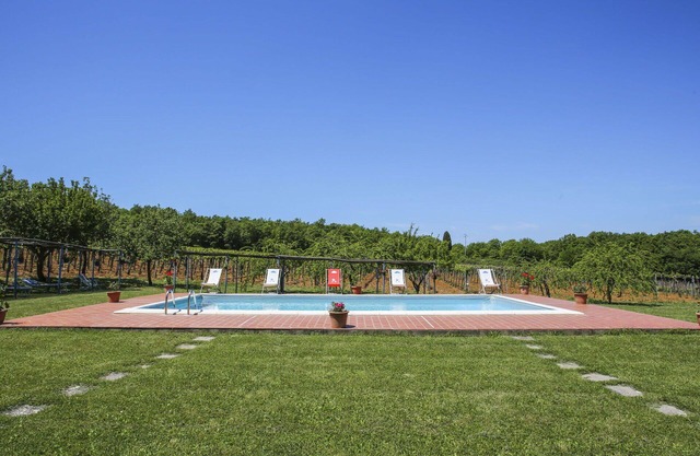 Cosy apartment in villa for 5 guests with pool, WIFI, TV, patio, pets allowed and panoramic view