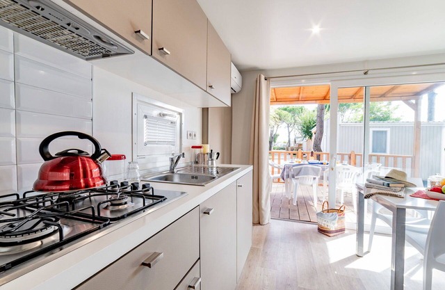 Cosy apartment in villa for 6 guests with pool, WIFI, A/C, TV, terrace and parking