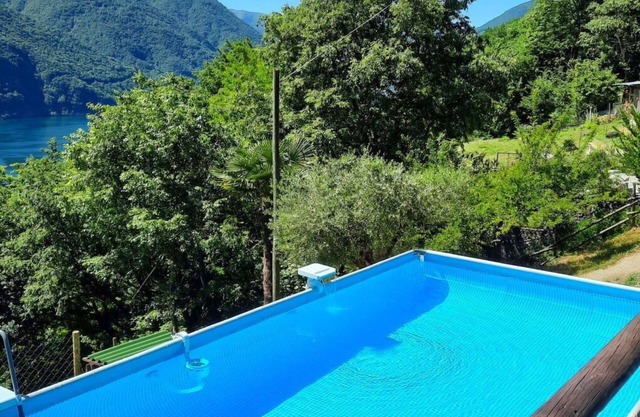 Cosy apartment in villa for 4 guests with pool, WIFI, TV, patio, pets allowed and parking