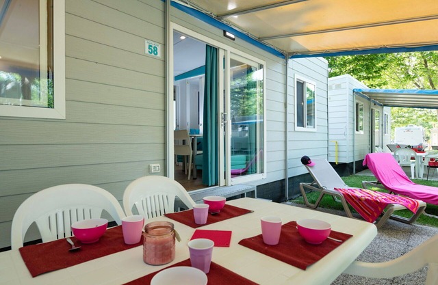 Cosy apartment in villa for 5 guests with A/C, WIFI, pool, TV, patio and pets allowed