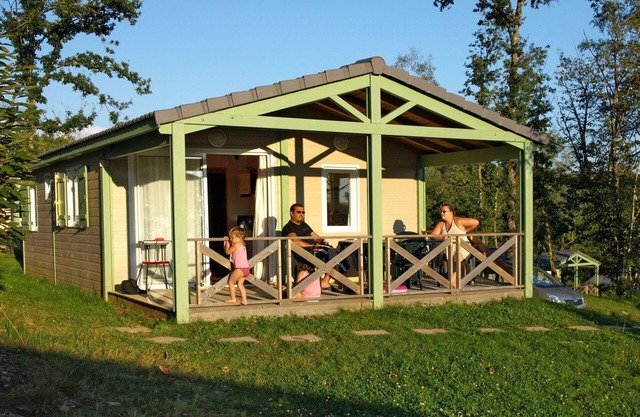 Cosy apartment in villa for 4 guests with WIFI, pool, TV, terrace, pets allowed and parking