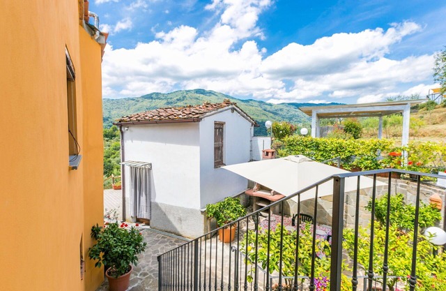 Cosy apartment in villa for 3 guests with WIFI, pool, TV and terrace