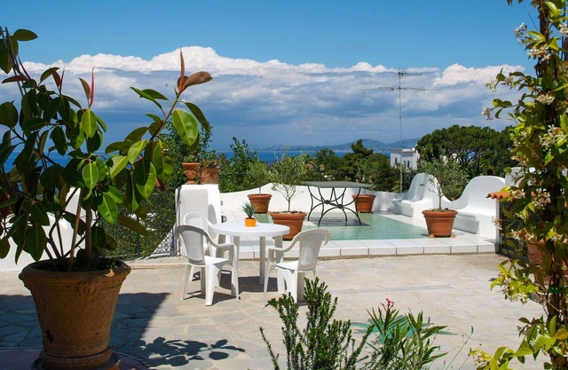 Cosy apartment in villa for 12 guests with WIFI, TV, patio and parking