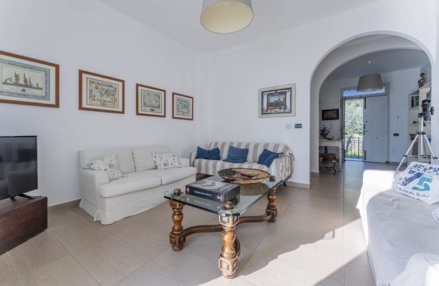 Cosy apartment with A/C, WIFI, TV, balcony, panoramic view and parking, close to Portofino