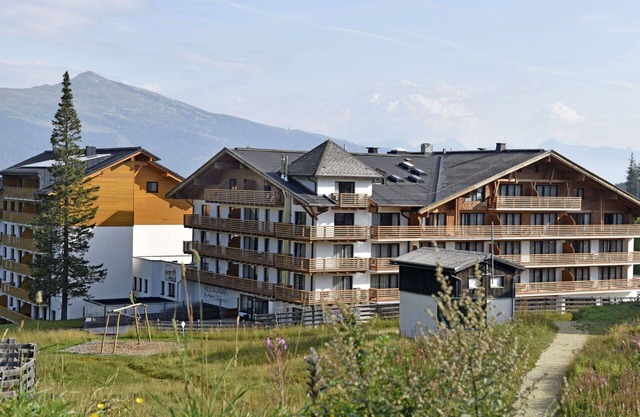Cosy apartment with pool, WIFI, TV, balcony, pets allowed, panoramic view and parking