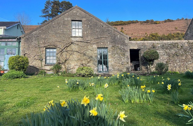 Cosy, colourful farm cottage