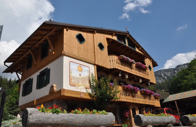 Cosy, comfortable apt. with beautiful terrace, parking-lot and bus-stop nearby