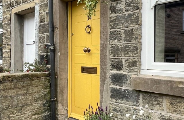 Cosy cottage in Bollington offering an escape to the Peak District and beyond.