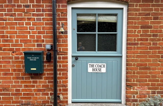 Cosy cottage in rural village just outside London