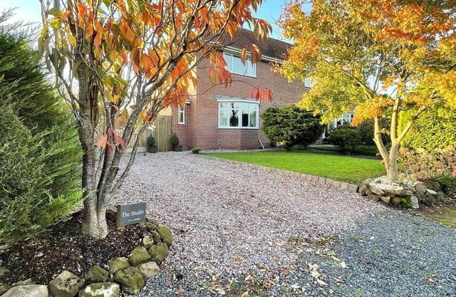 Cosy Countryside Hideaway w/Parking, Garden, Views, Perfect For Couples/Solos