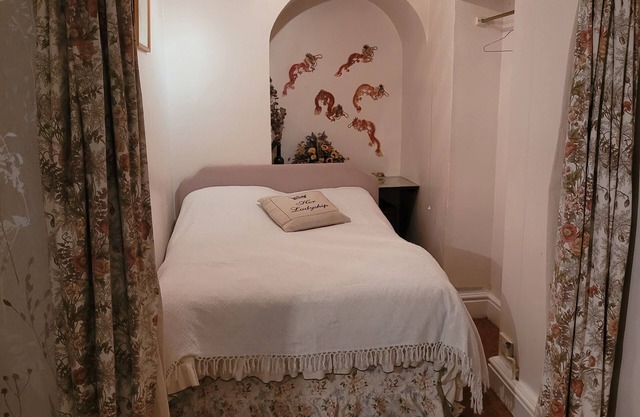 Cosy family flat with access to garden in centre of Ludlow.