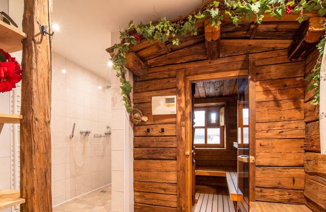 Cosy group home with wellness in Itter