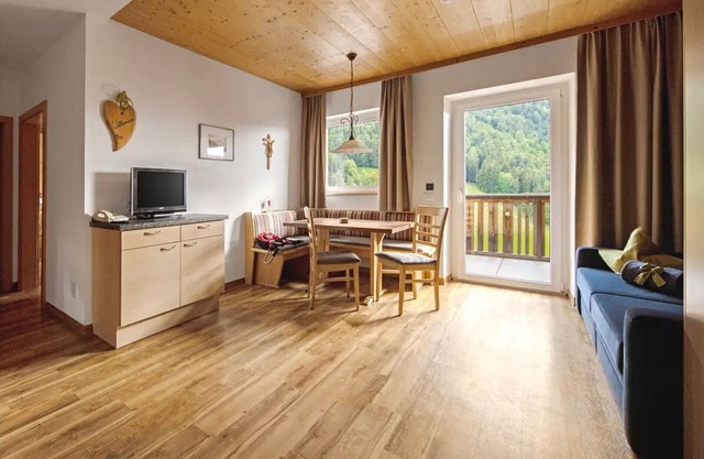 Cosy Holiday Apartment "Sonnleiten der kleinen Bären 8" with Mountain View, Wi-Fi, Garden