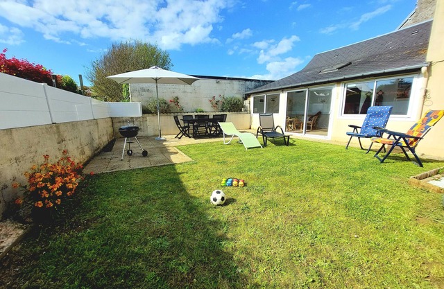 Cosy house & private garden Beaches 5 min away