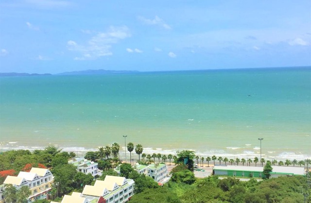 Cosy Lumpini Beachfront One Bedroom Jomtein