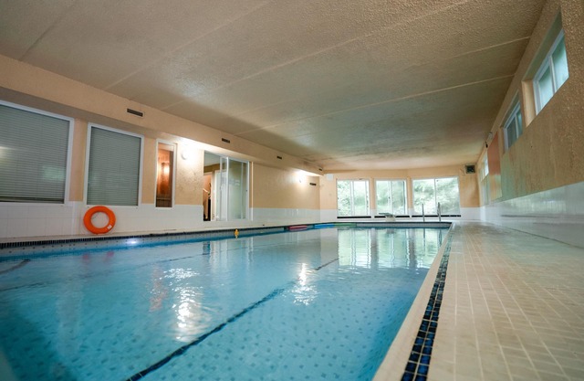 Cosy Luxe Mansion with Sauna - Central Vancouver
