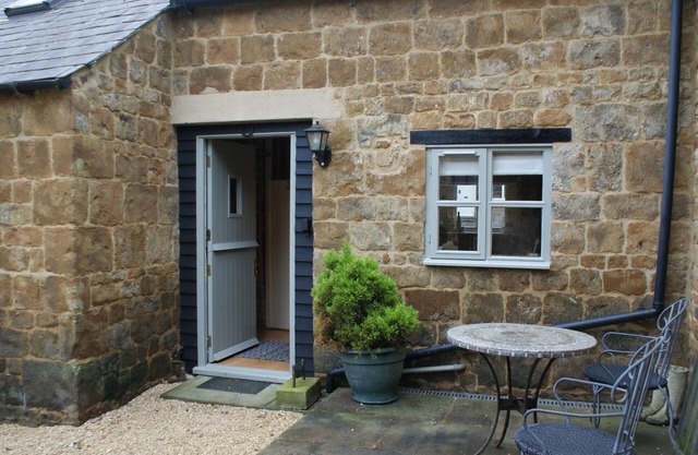 Cosy Period Cottage In Unspoilt Village On The Edge Of The Cotswolds