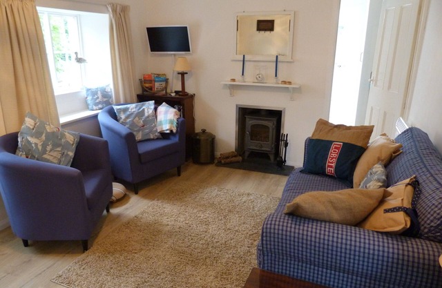 Cosy Stoneturner's Cottage, Lizard Village, fully equipped, private garden