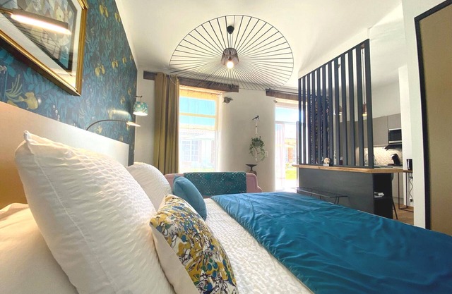 Cosy studio village and beach on foot