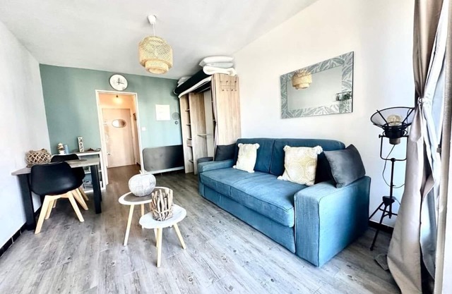 Cosy studio in La Grande-Motte, quiet district by lake, golf course with parking