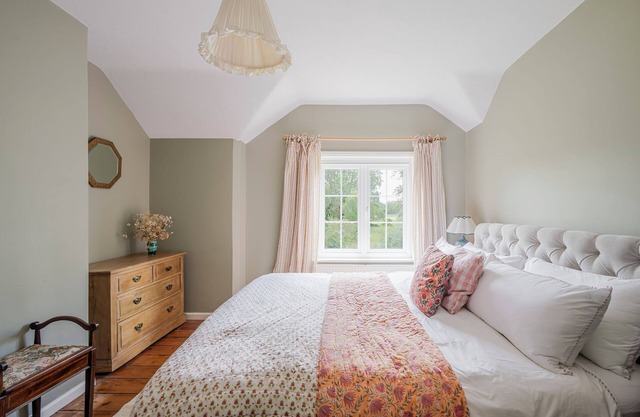 Cosy Suffolk Cottage - Big Beds, Gardens, Dog Friendly