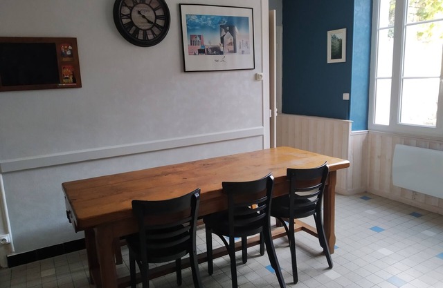 Cosy village house, 3 comfortable bedrooms, garden, terrace, MELLE