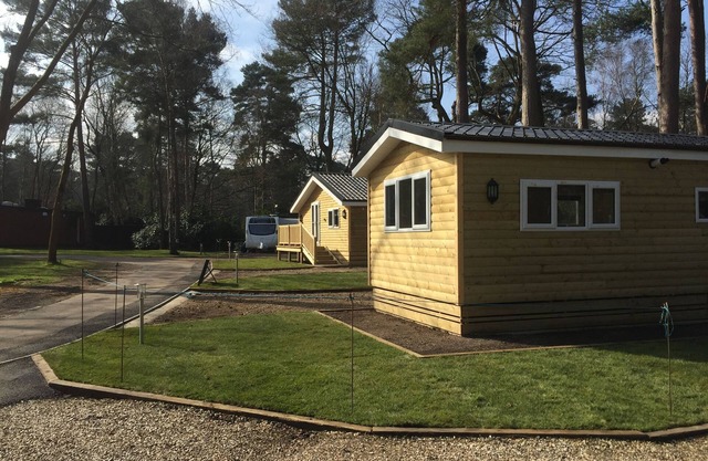 COSY WOODLAND SET THREE BEDROOM HOLIDAY HOMES CLOSE TO WINDSOR CASTLE