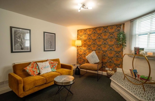 Cotswolds/2Bed 1 Bath Historic Flat/Very Central