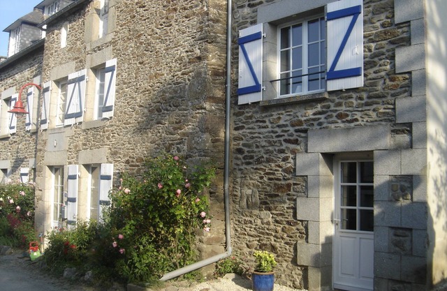 Cottage 100 meters from the beach
