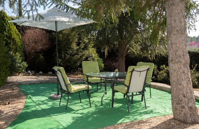 Cottage 14 to 18 people in Robledo de Chavela