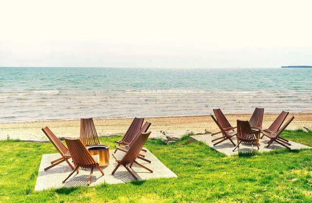 Cottage 18: Lower-Level Beachfront Unit in 4-Plex
