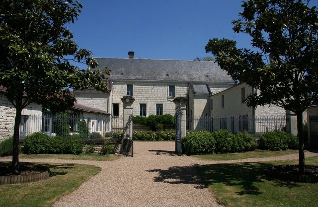 Cottage, 4 bedrooms up to 10, pool, in a XVIIth C Castle in the Loire Valley